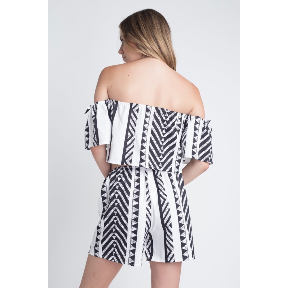 🌴SHIPS NOW🌴 Black & White 2 Piece Ruffle Romper - Picture 5 of 8